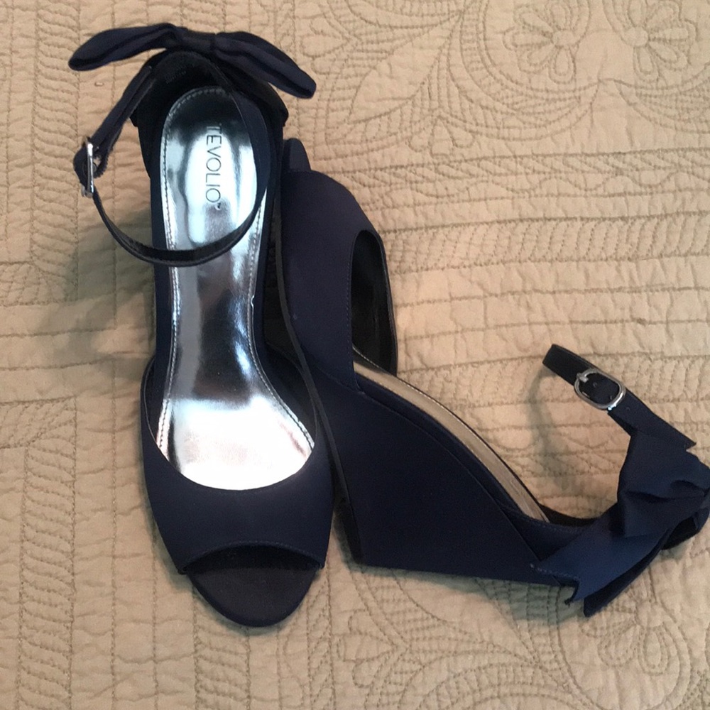 Tevolio navy satin wedges